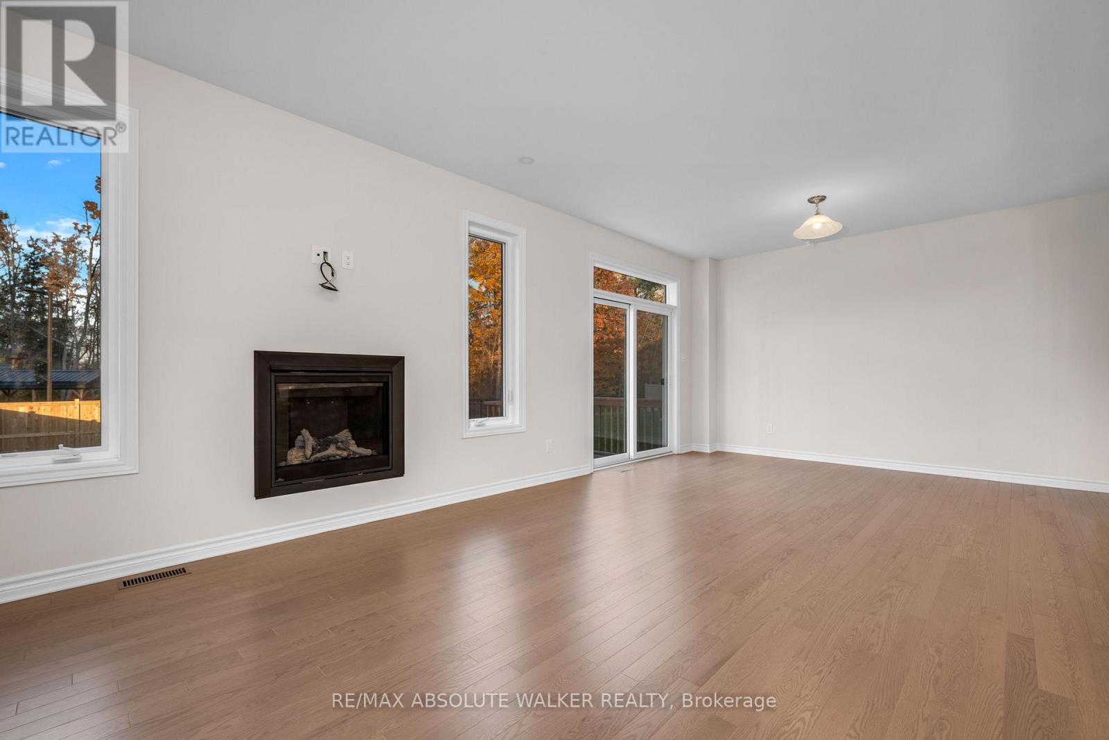 702 Du Rivage Street