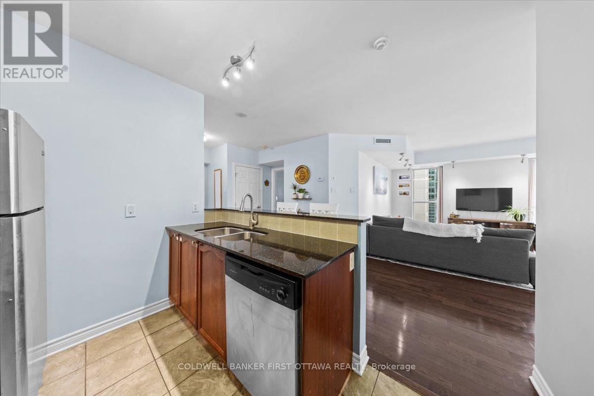 1401 - 445 Laurier Avenue W