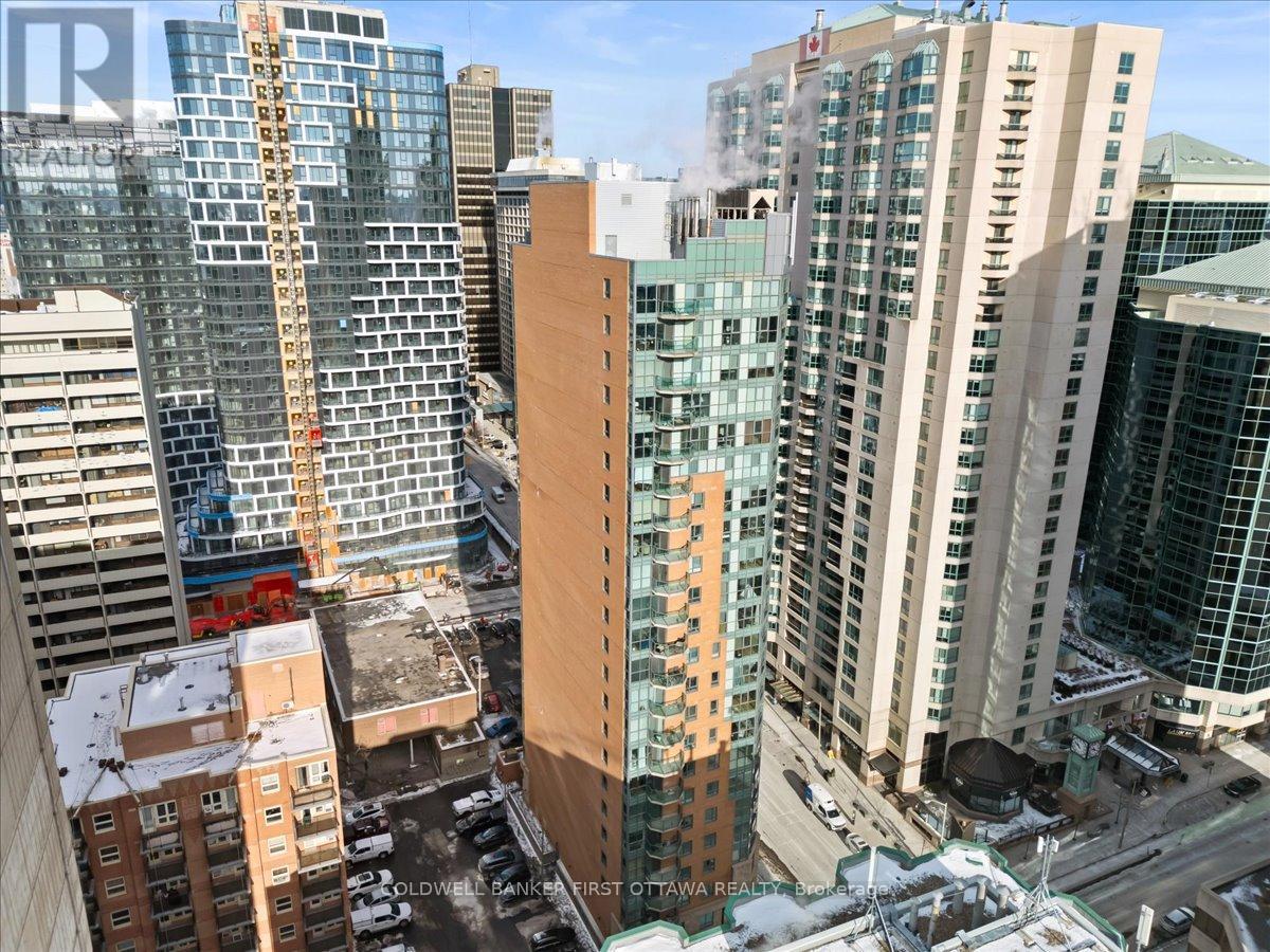 1401 - 445 Laurier Avenue W