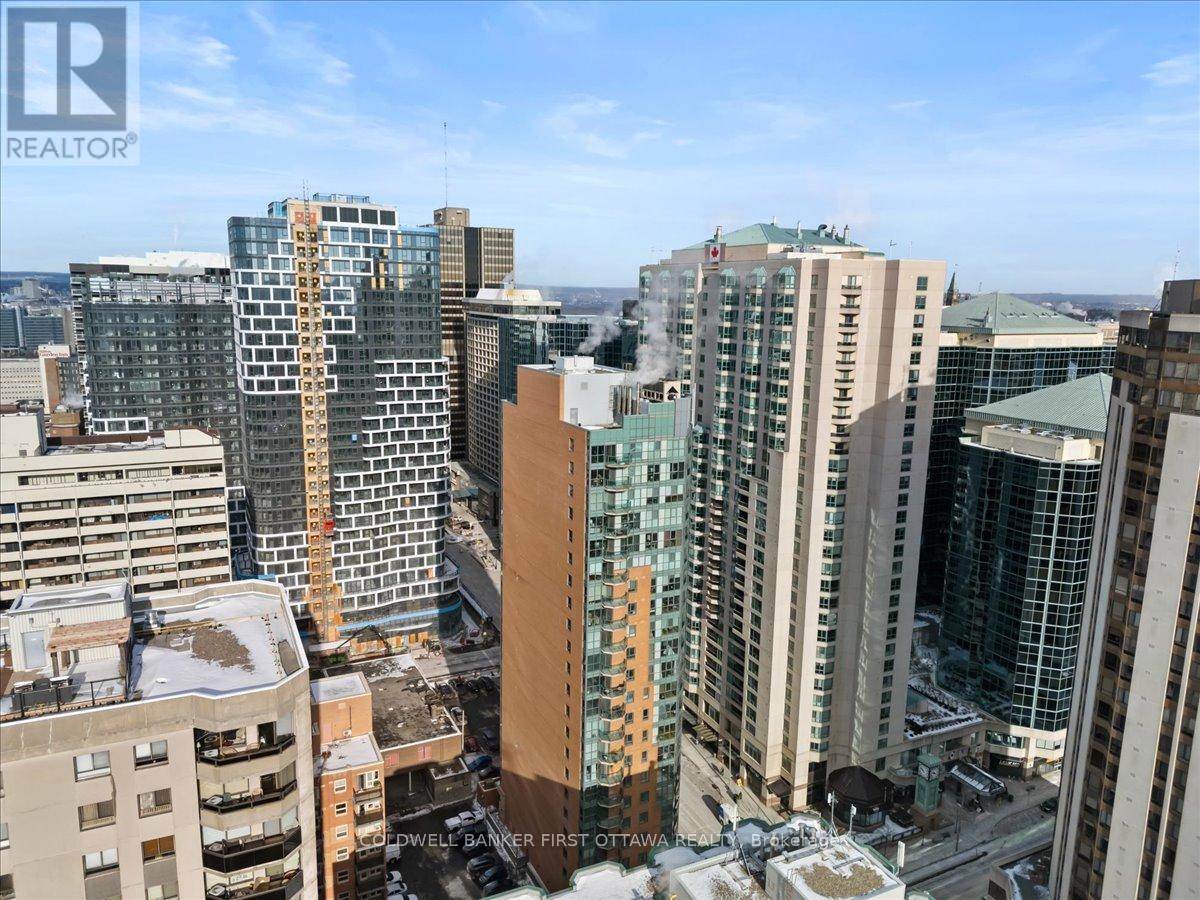 1401 - 445 Laurier Avenue W