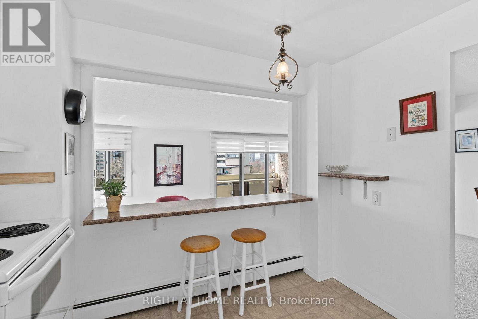 906 - 1171 Ambleside Drive