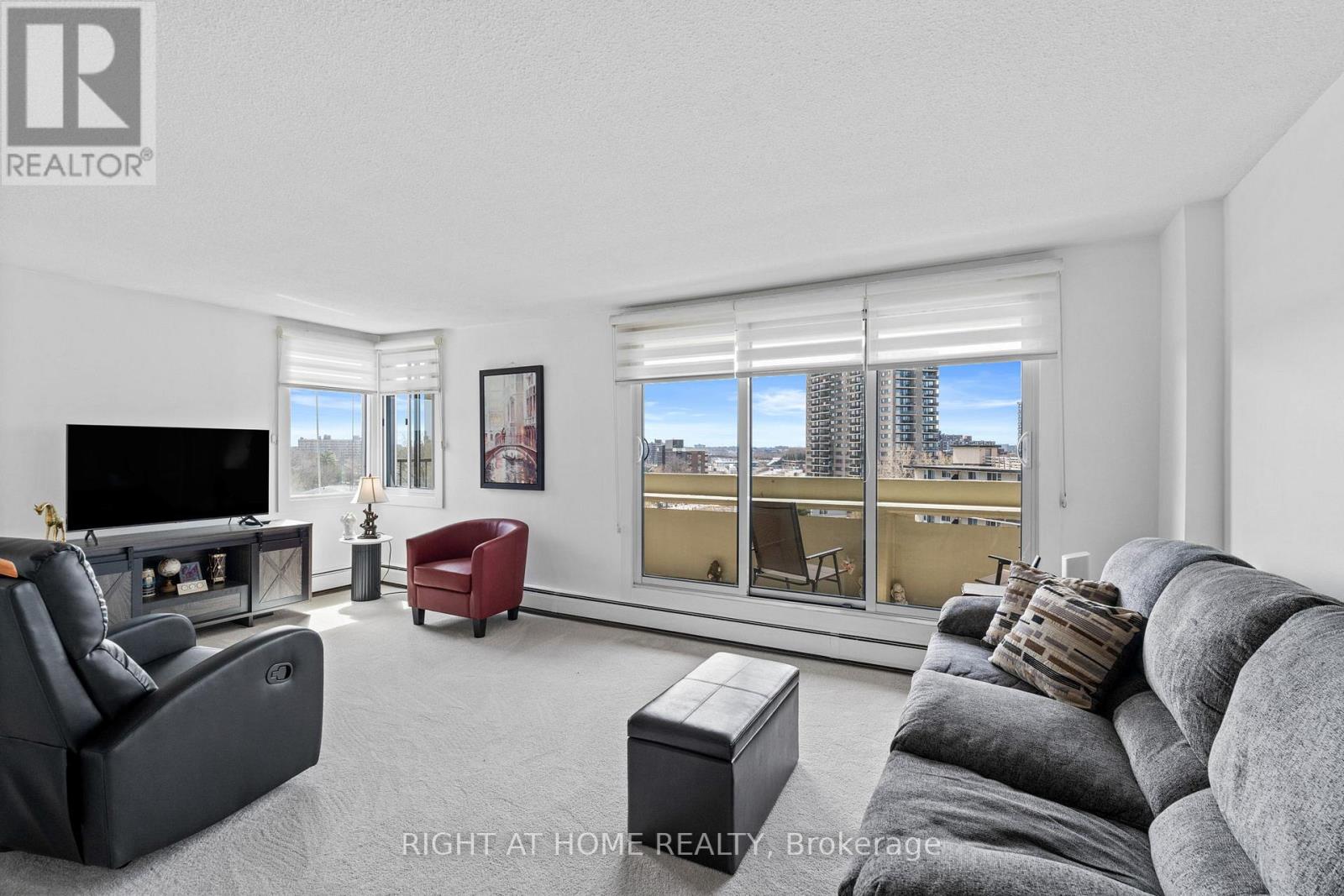 906 - 1171 Ambleside Drive