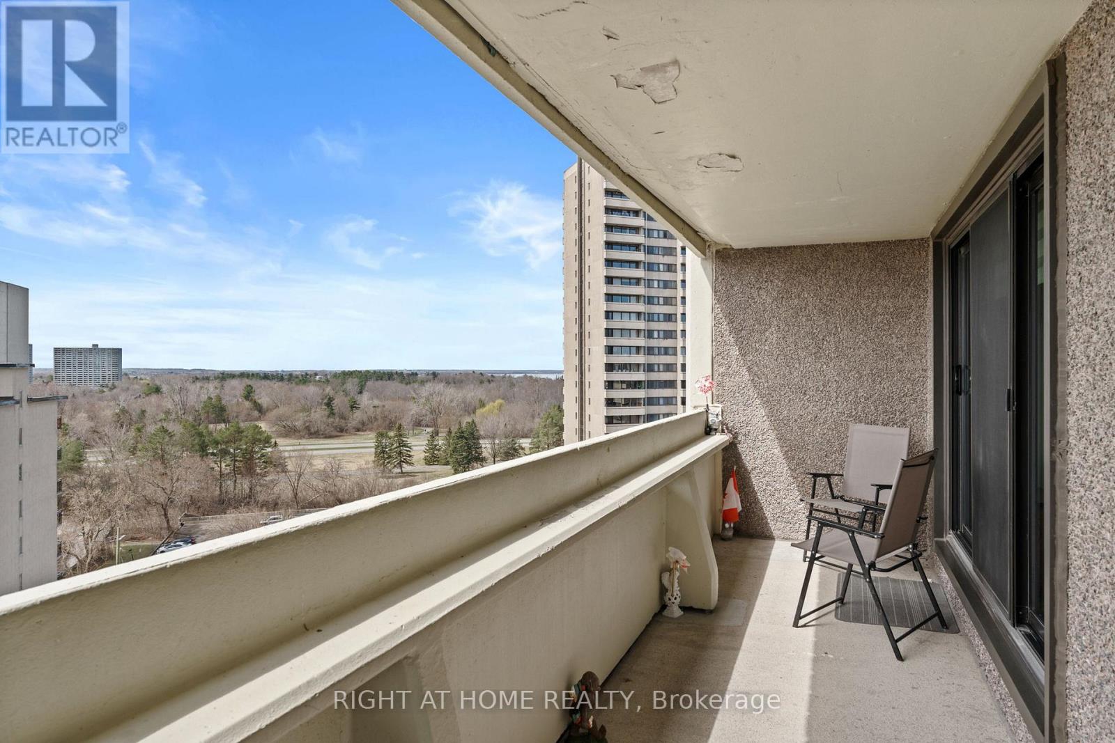 906 - 1171 Ambleside Drive