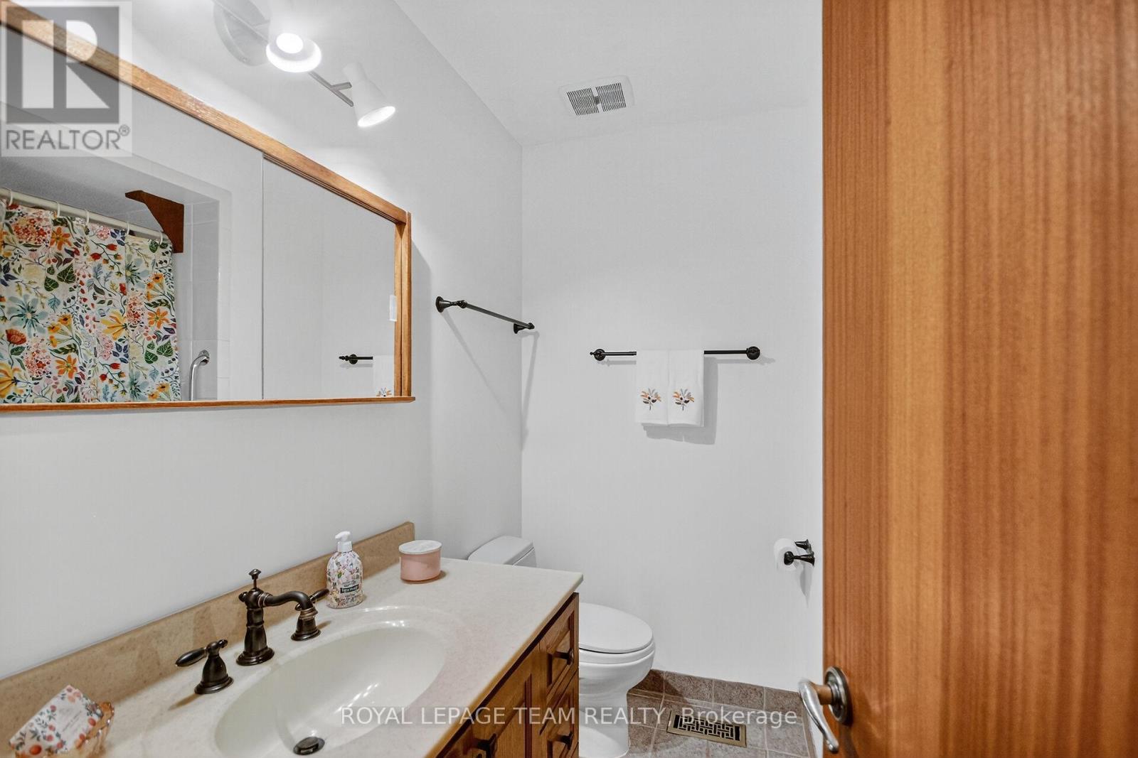 46 Quinpool Crescent