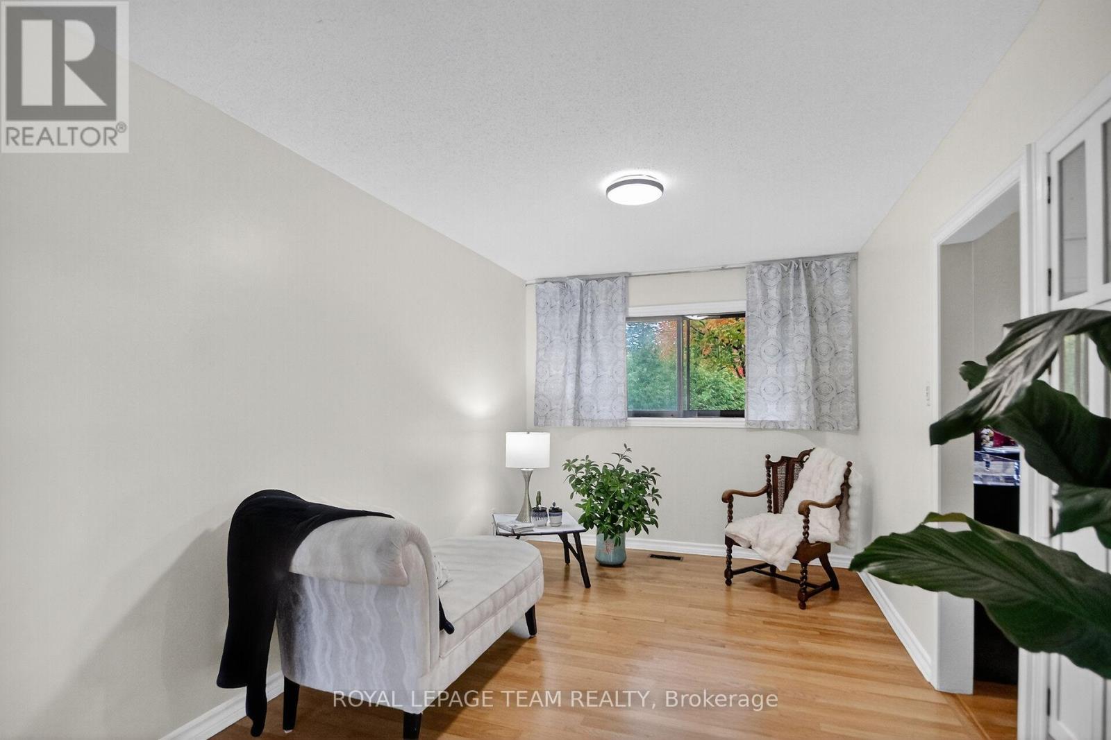 46 Quinpool Crescent