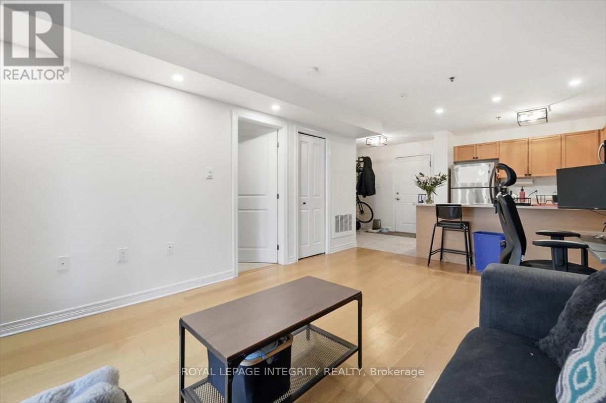 303 - 151 Potts Private