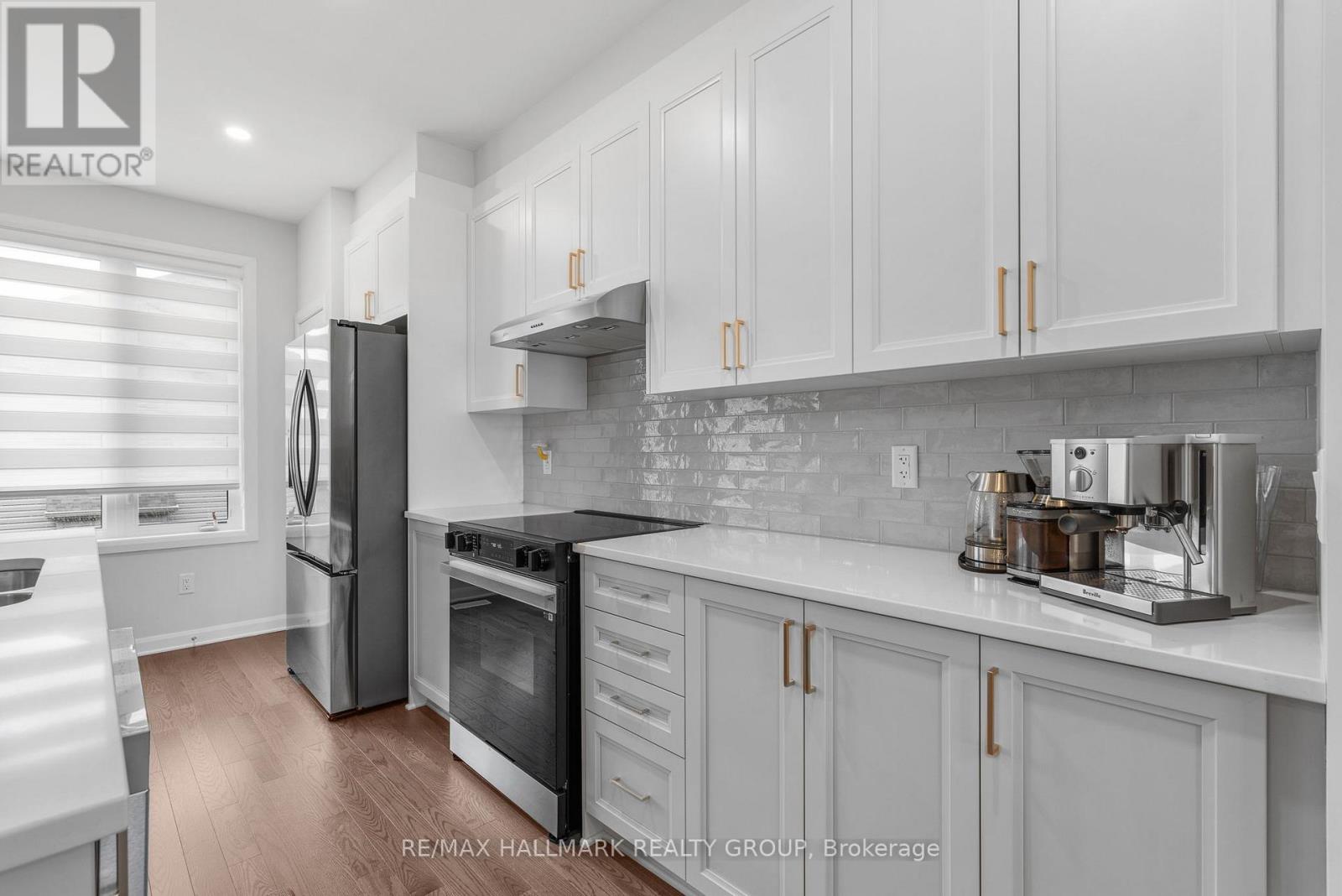 5017 Abbott Street E