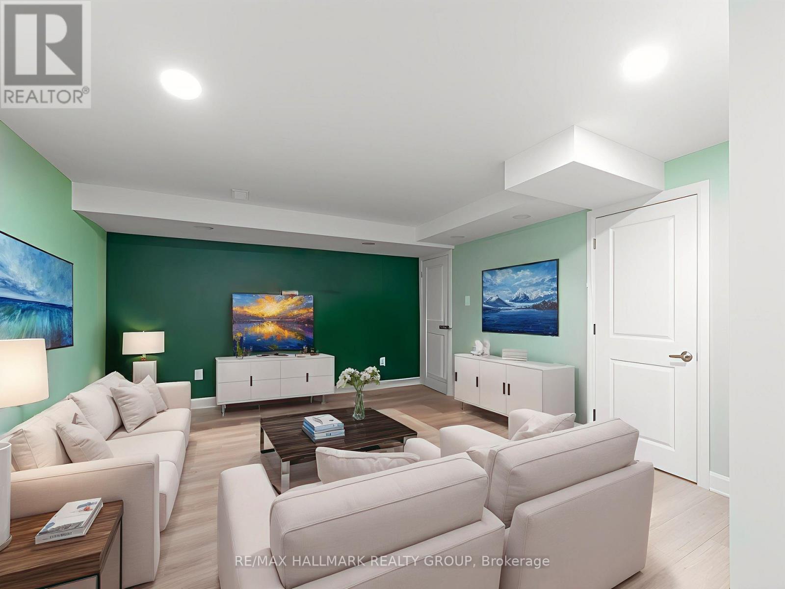 5017 Abbott Street E