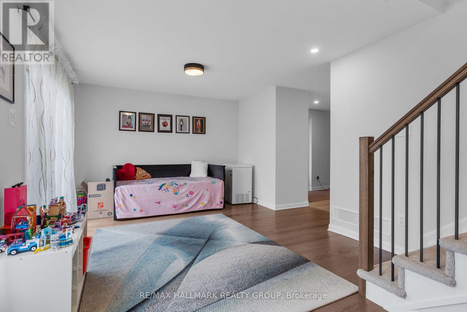 5017 Abbott Street E