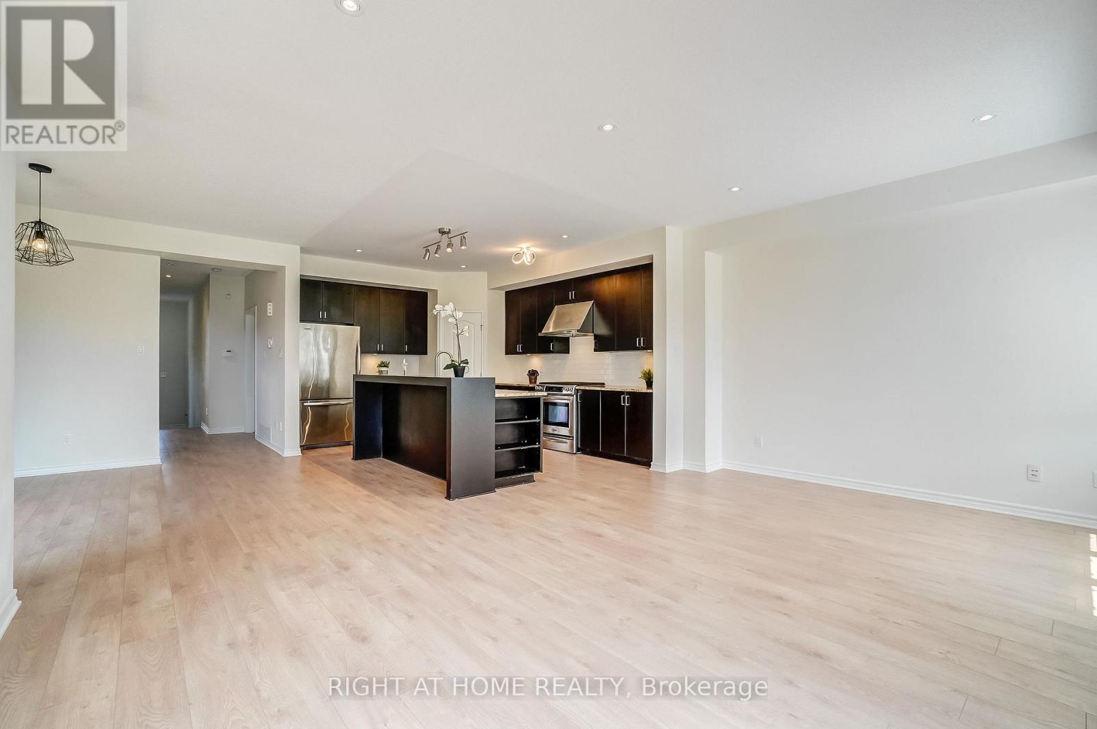 1074 Northgraves Crescent