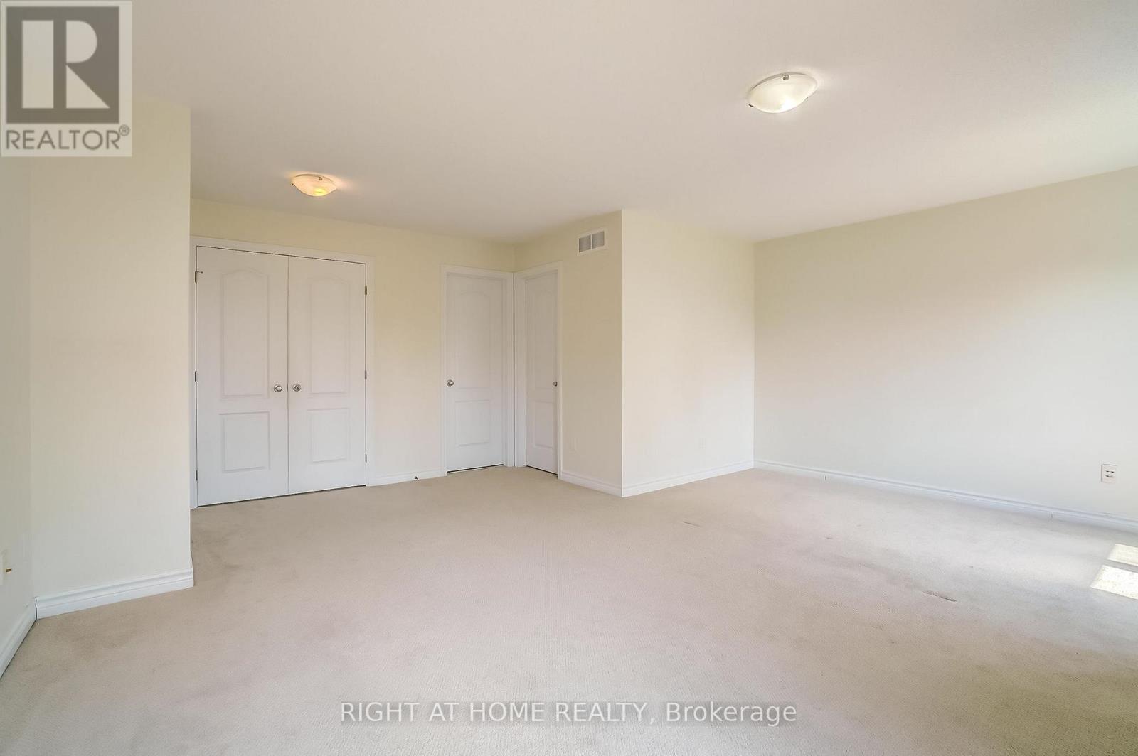 1074 Northgraves Crescent