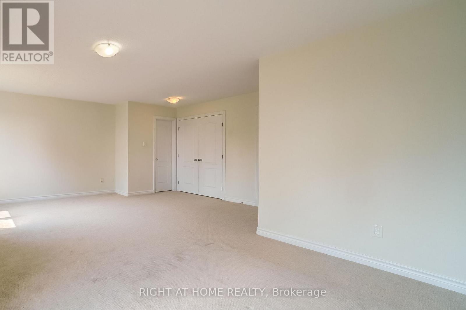 1074 Northgraves Crescent