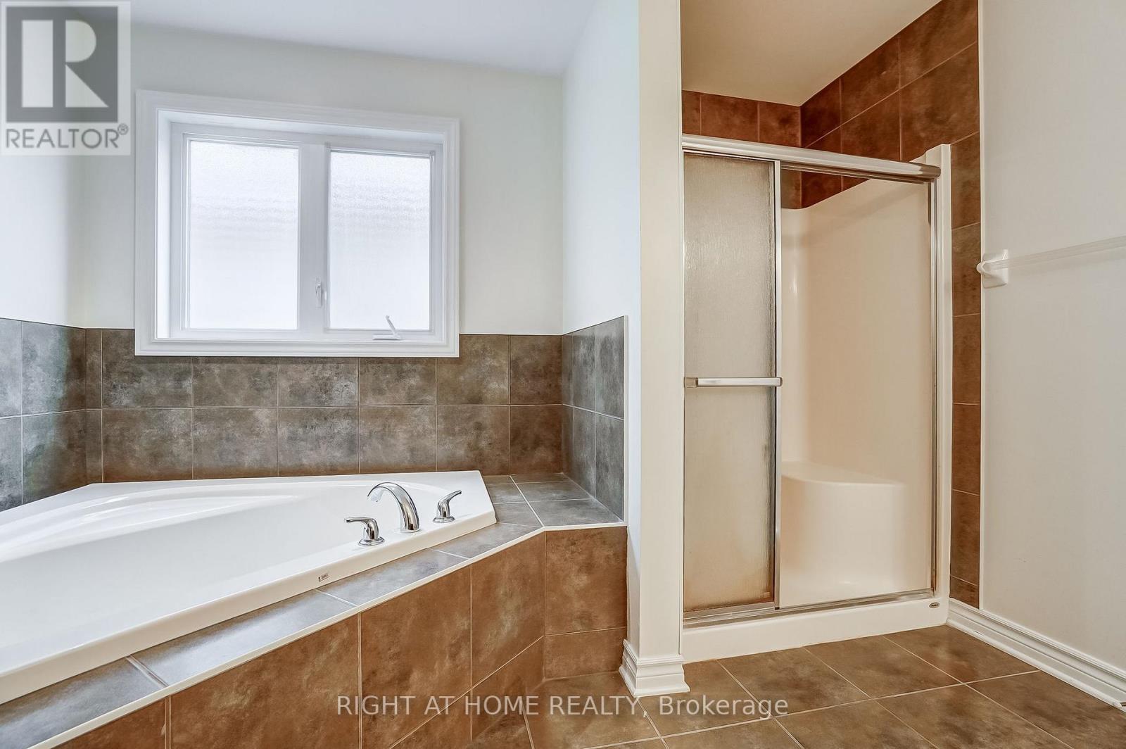 1074 Northgraves Crescent