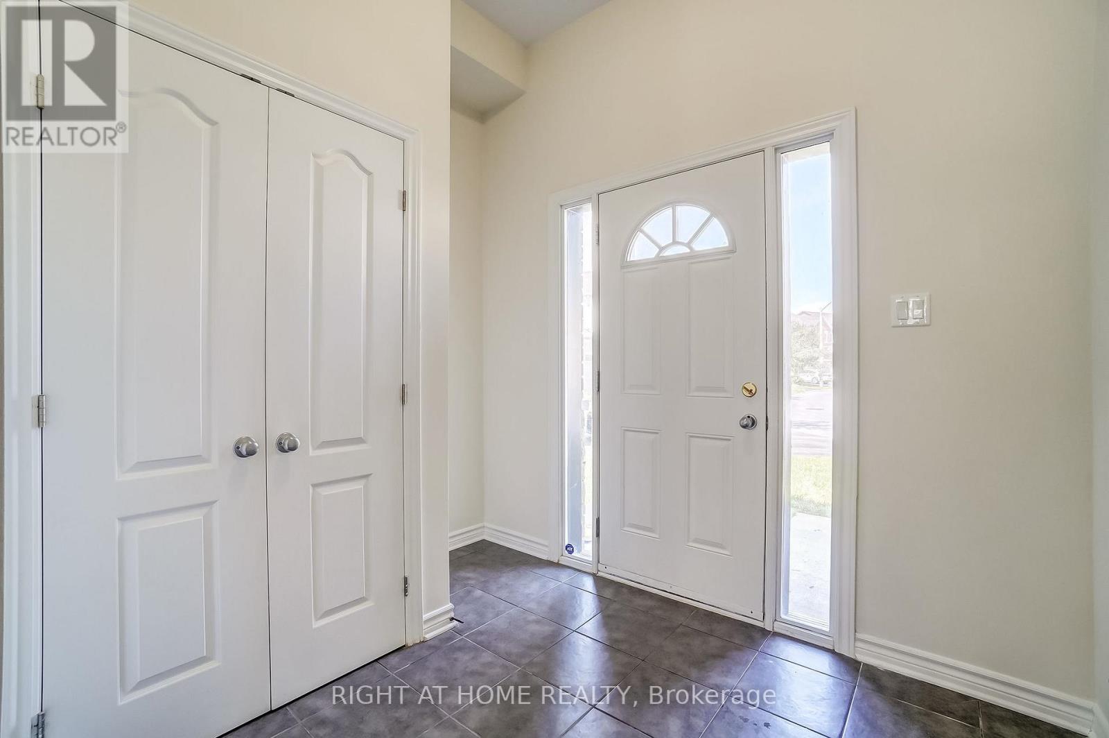 1074 Northgraves Crescent