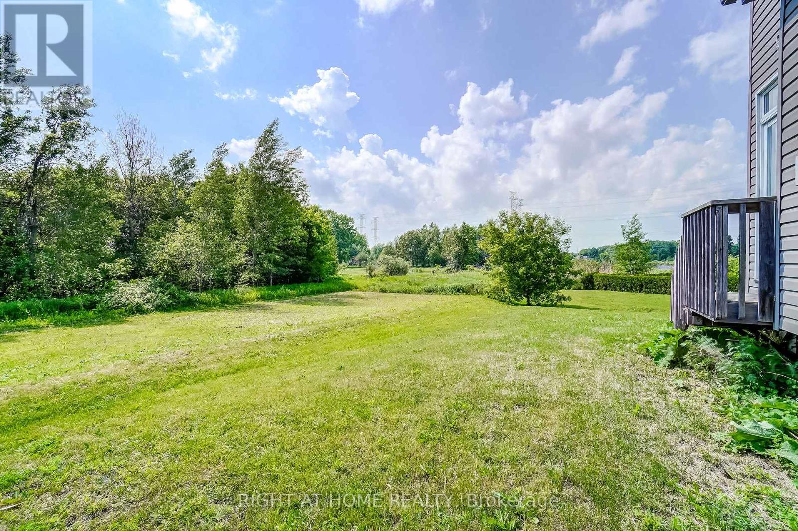 1074 Northgraves Crescent