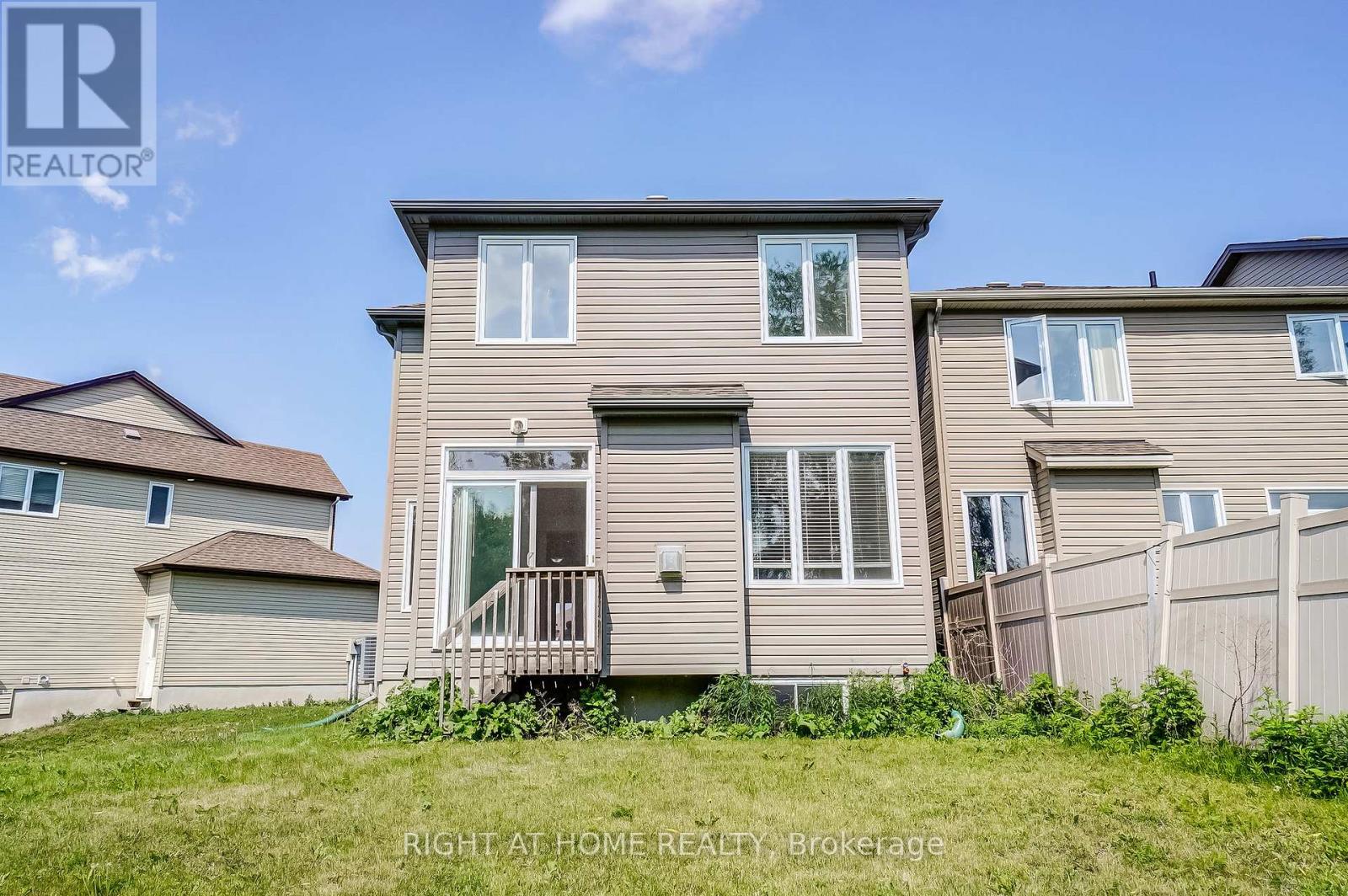 1074 Northgraves Crescent