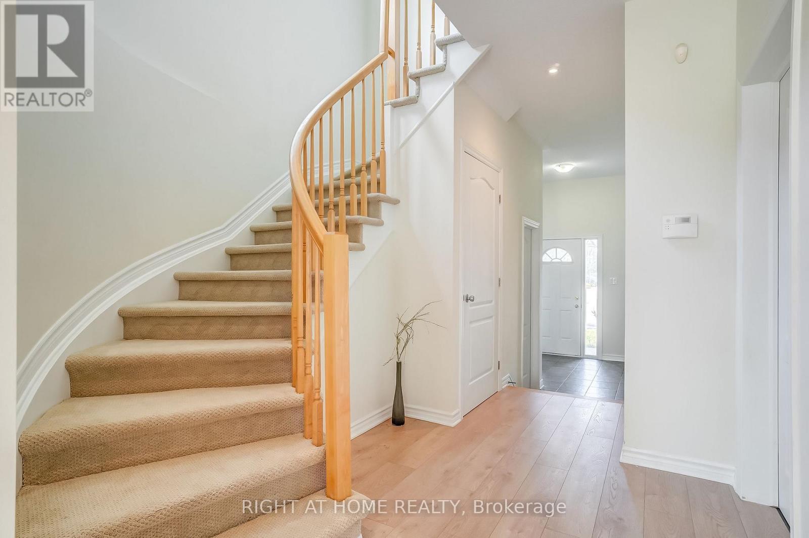 1074 Northgraves Crescent