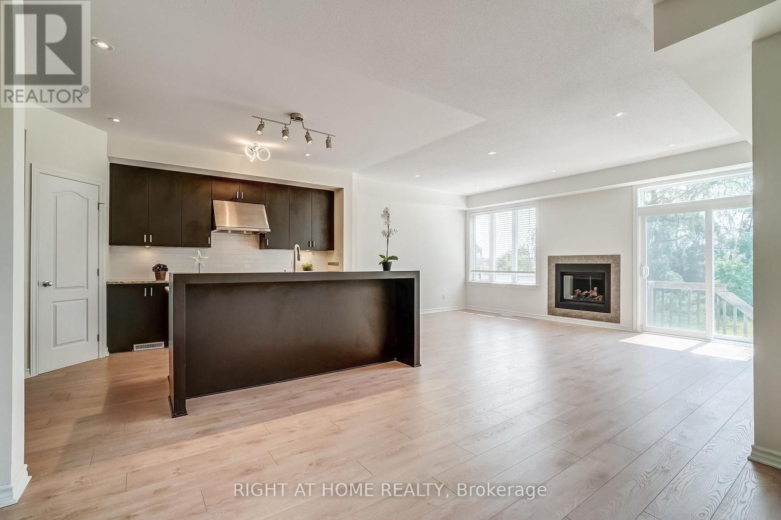 1074 Northgraves Crescent