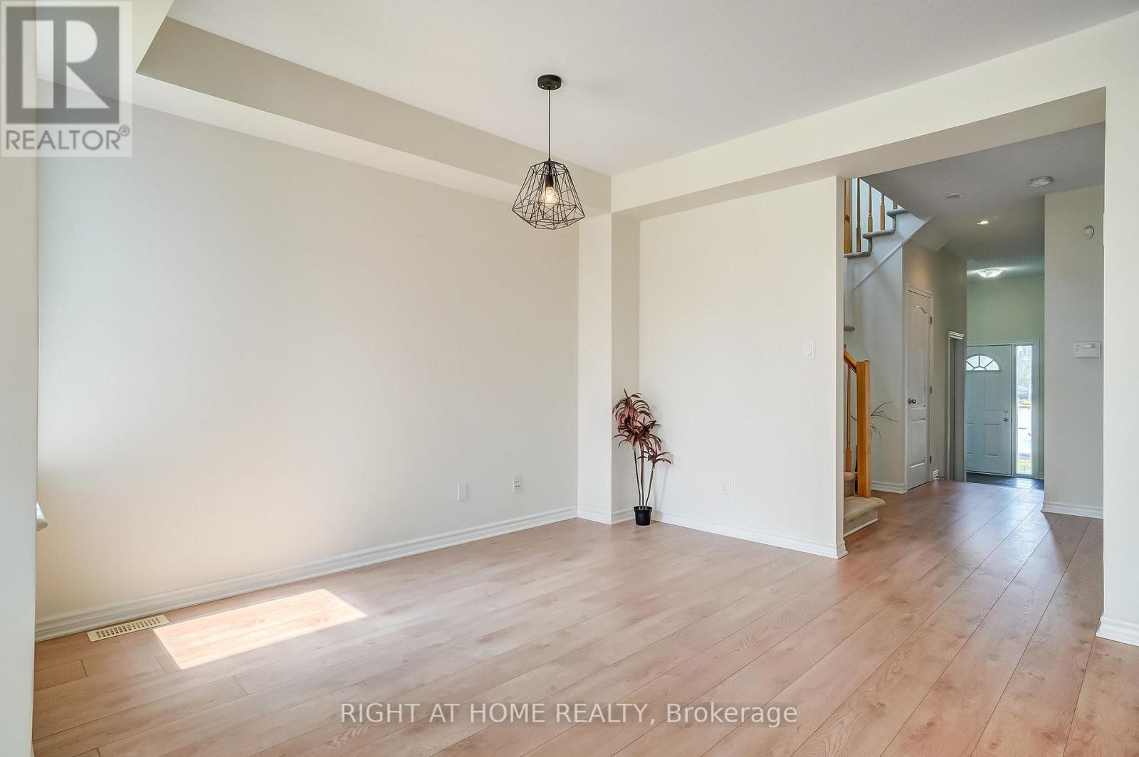 1074 Northgraves Crescent