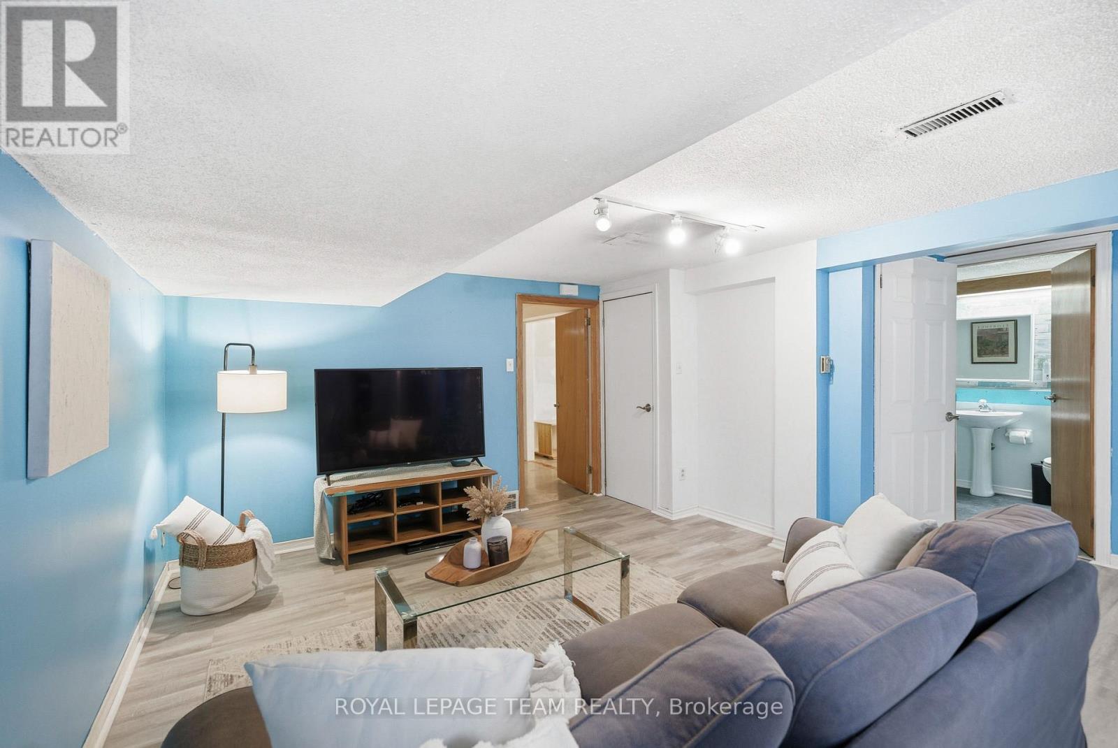 3246 Elizabeth Street