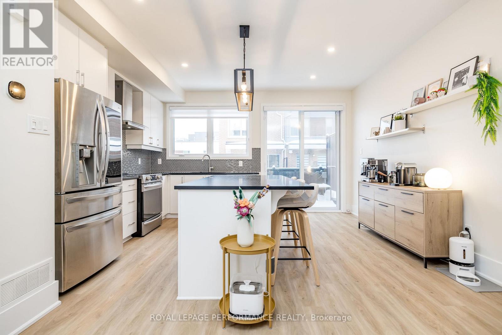 225 Makadewa Private W