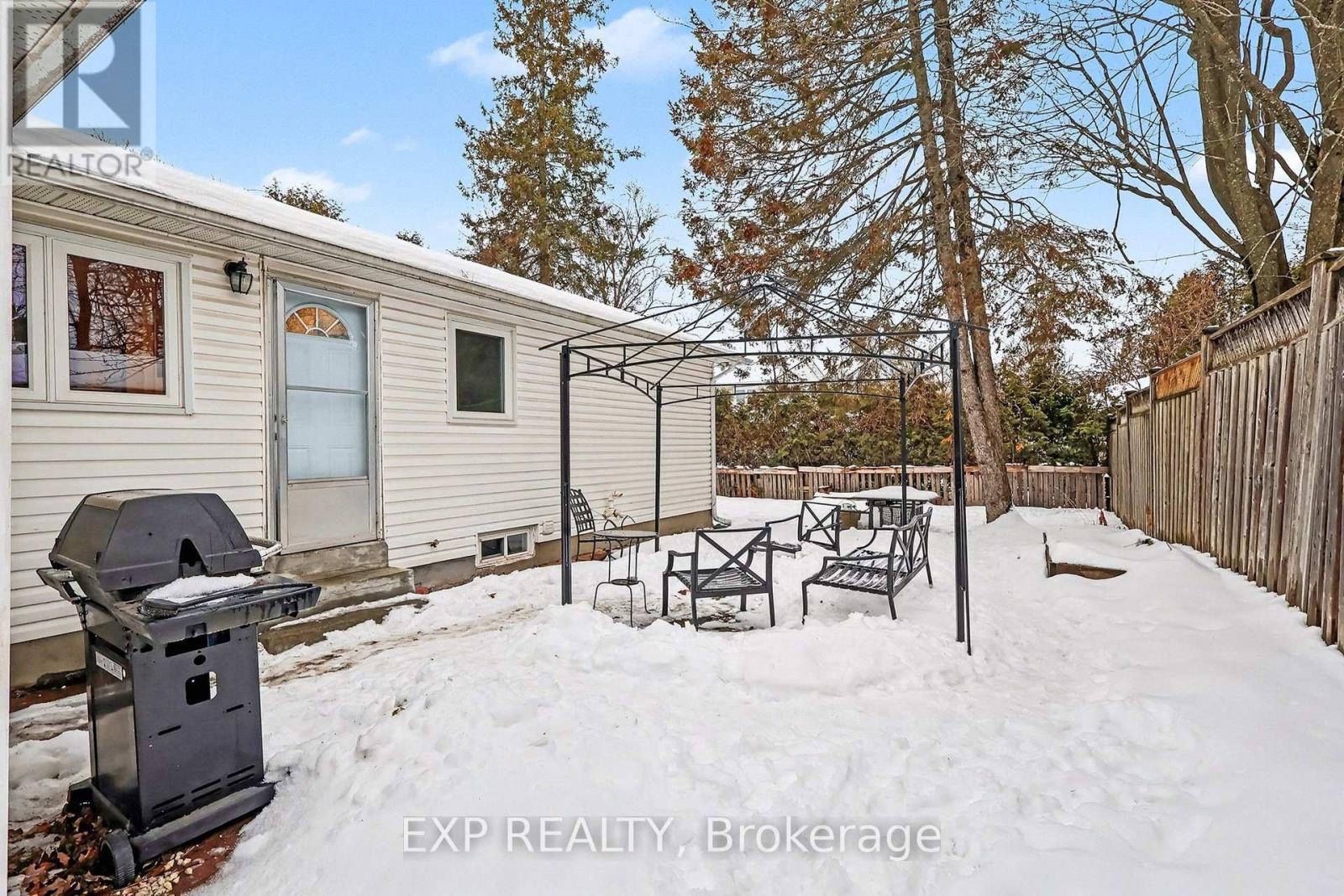 15 Wedgewood Crescent