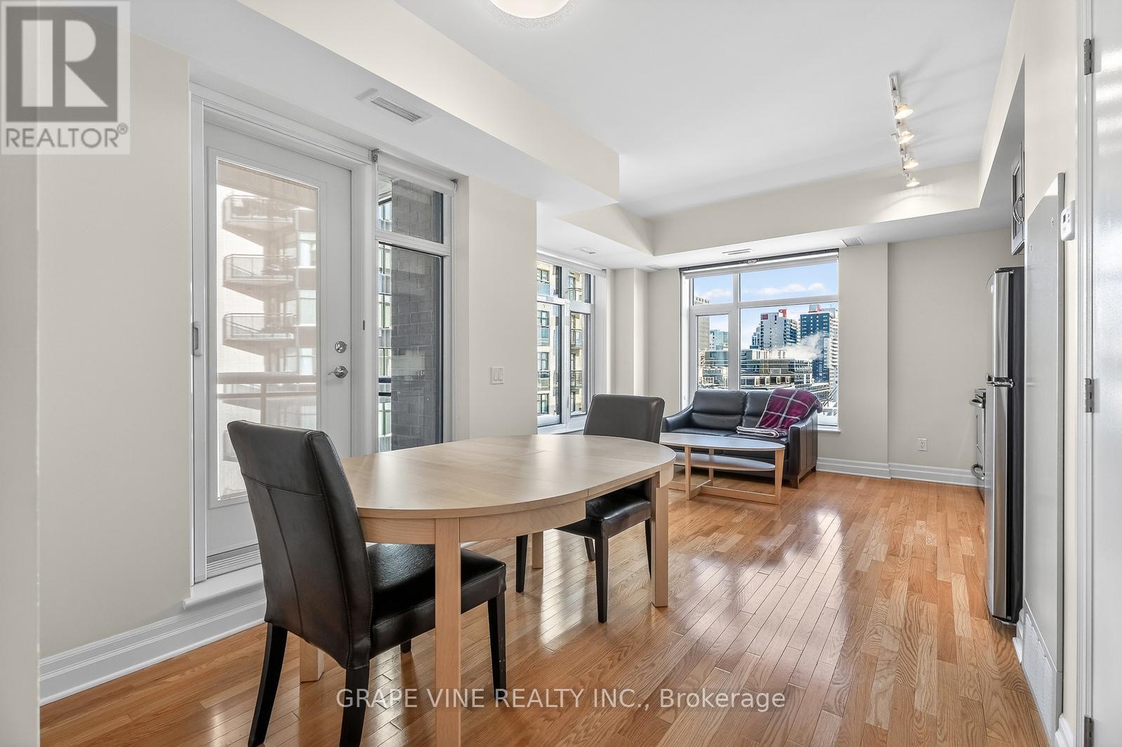 1405 - 245 Kent Street