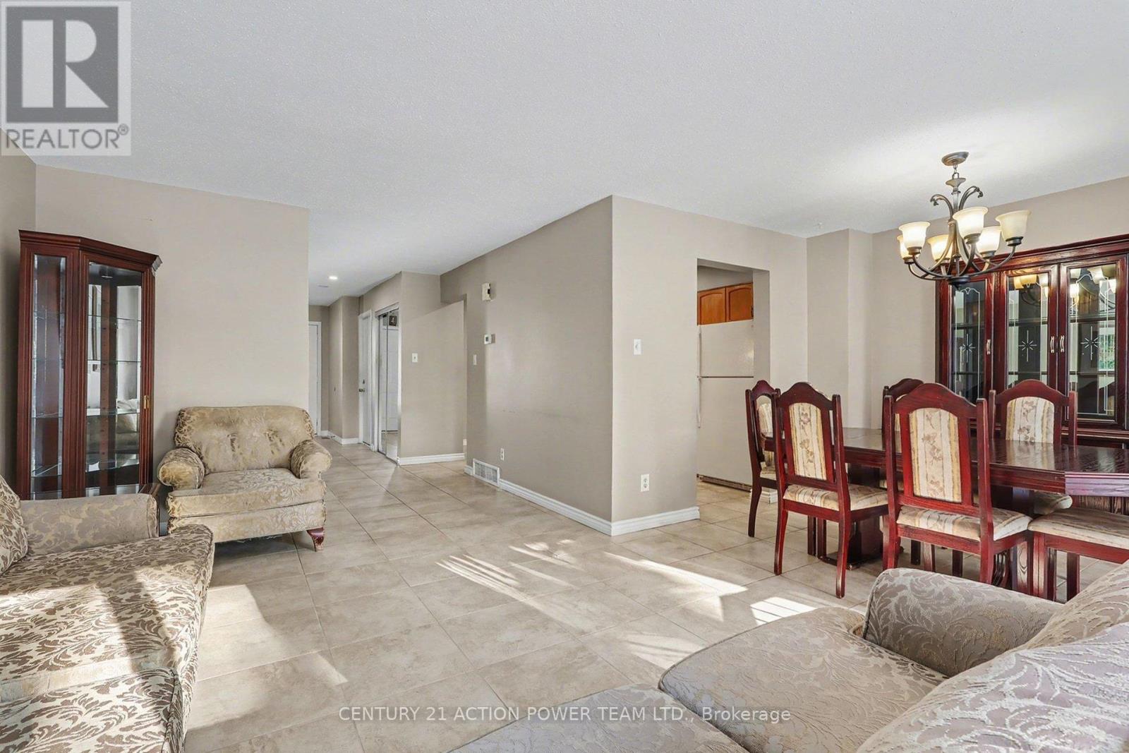 82 Burlington Crescent