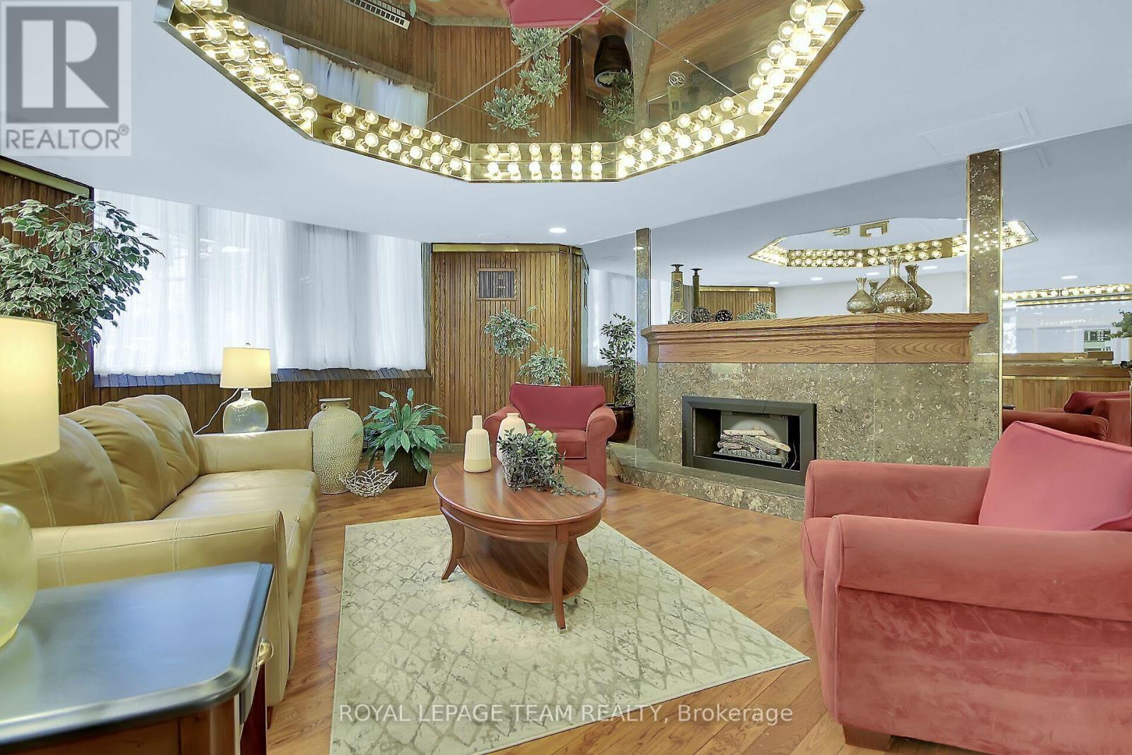 1708 - 2871 Richmond Road