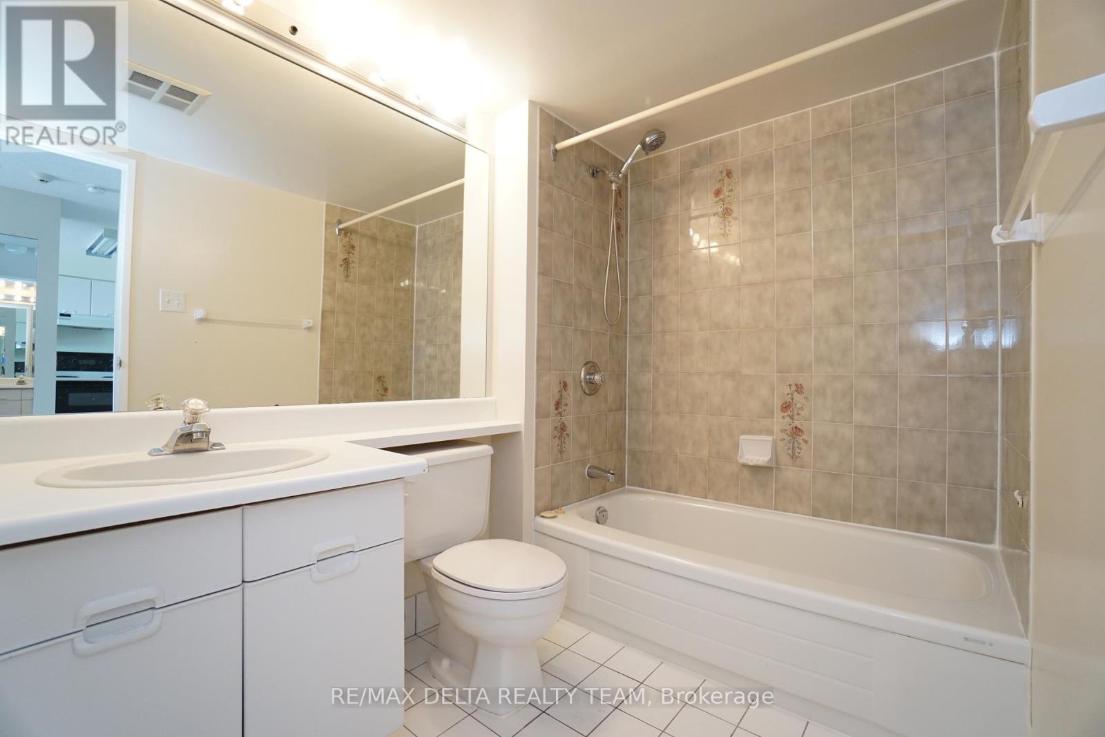 1506 - 545 St Laurent Boulevard