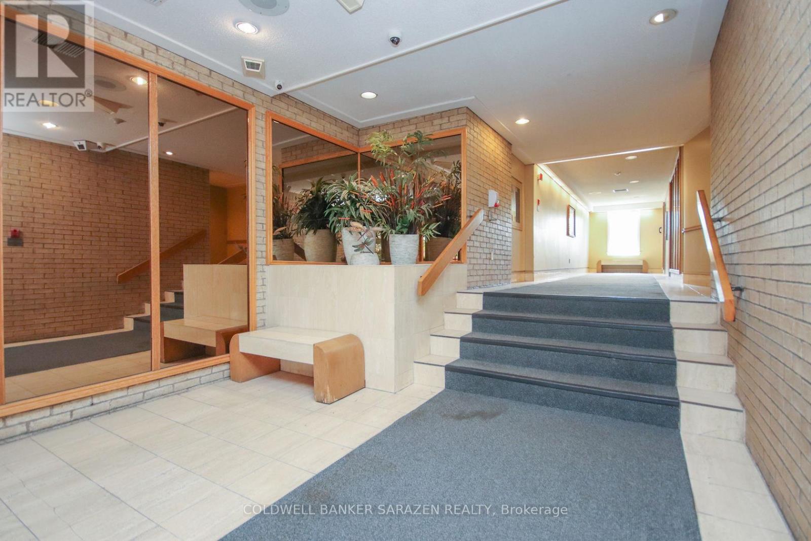 1115 - 1100 Ambleside Drive