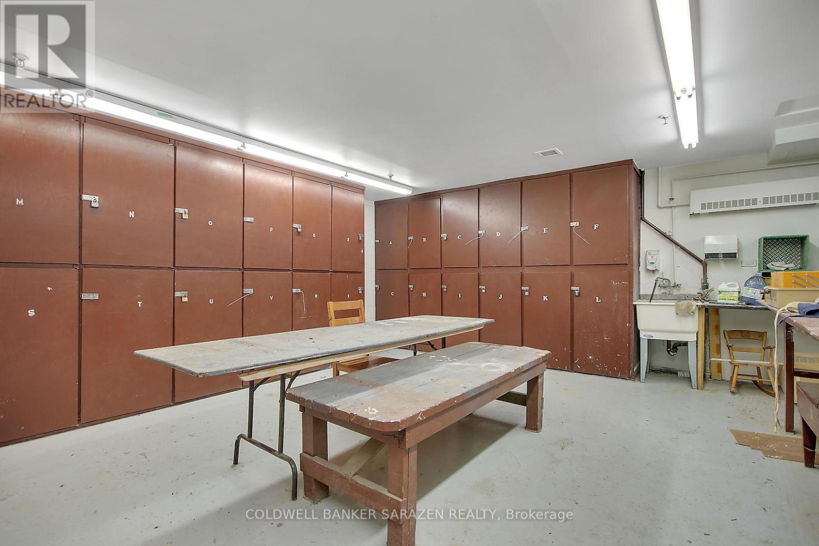 1115 - 1100 Ambleside Drive