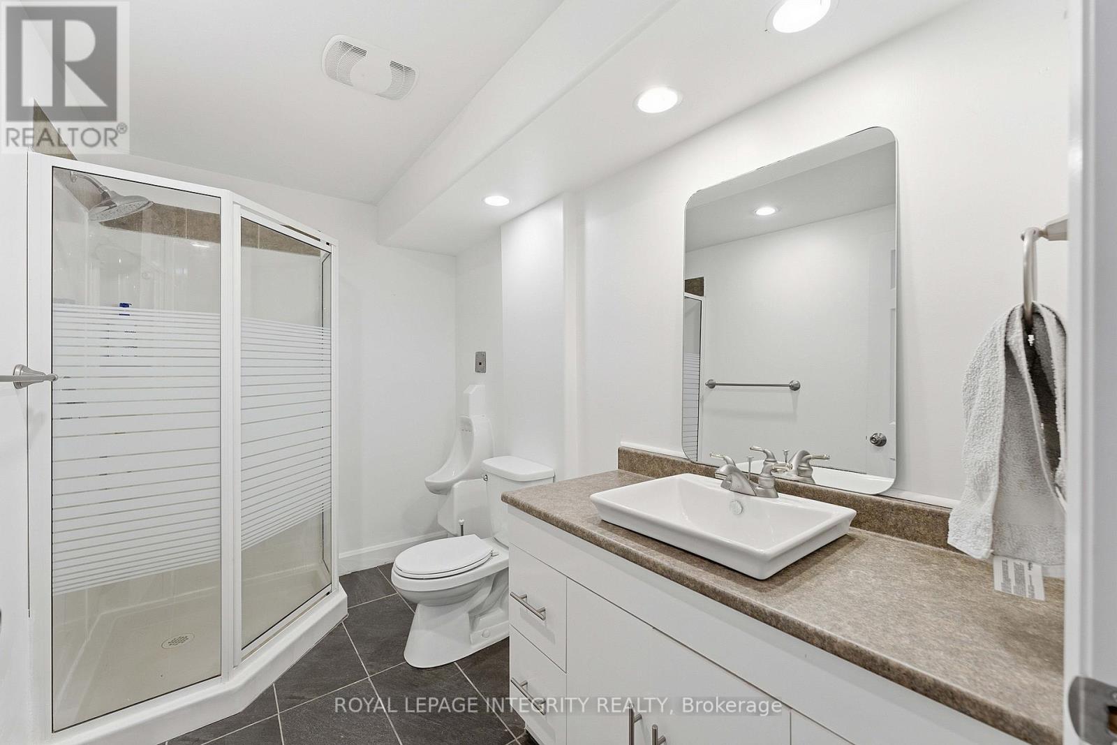 607 Devonwood Circle