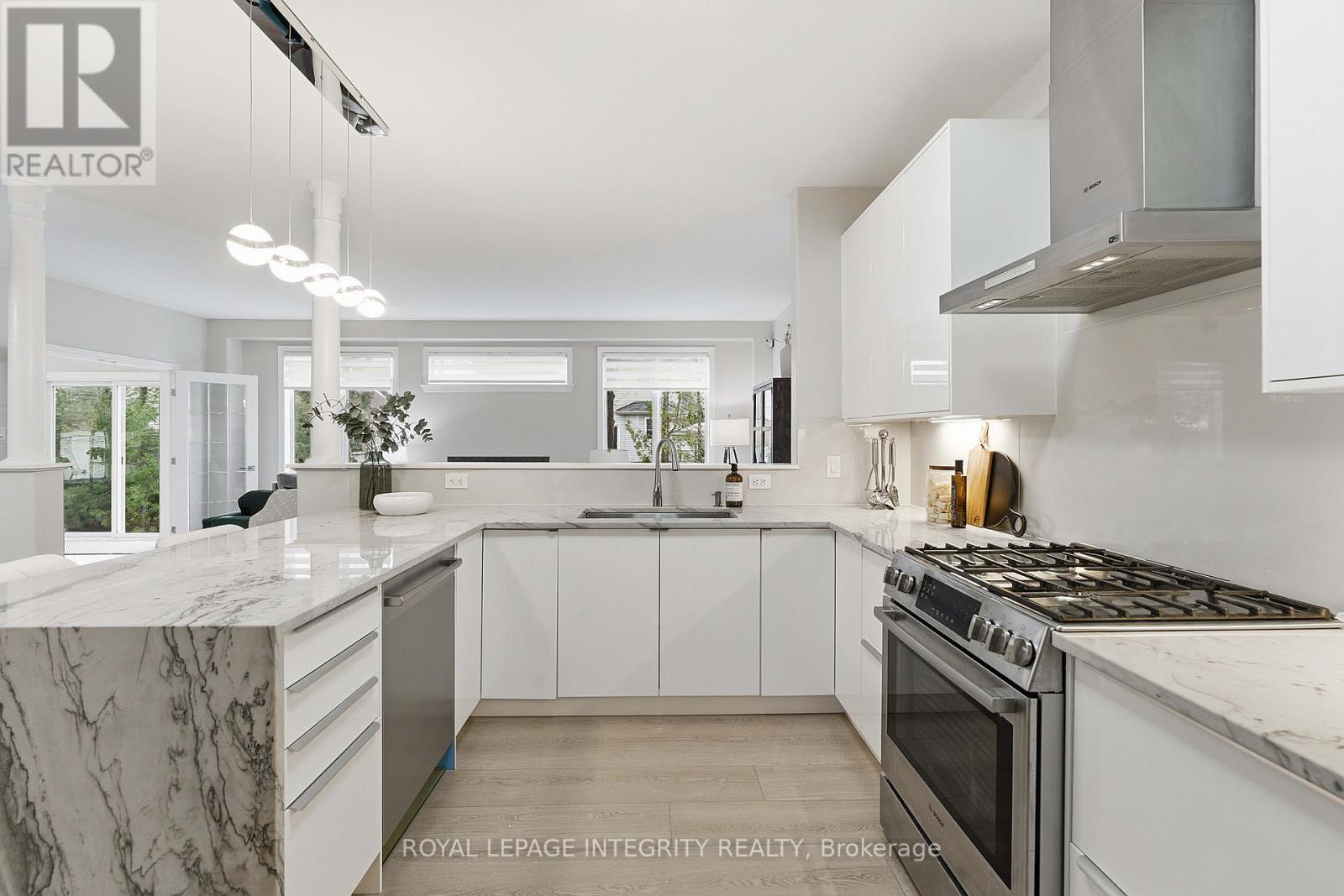 607 Devonwood Circle