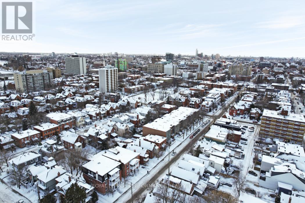 2d - 142 Waverley Street