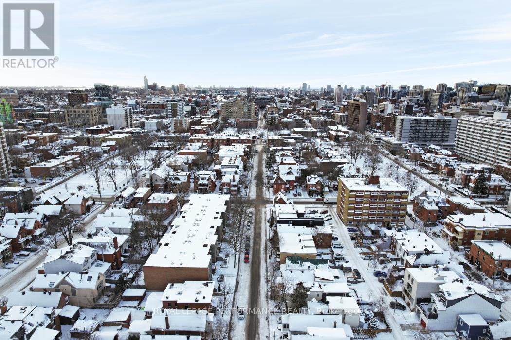 2d - 142 Waverley Street