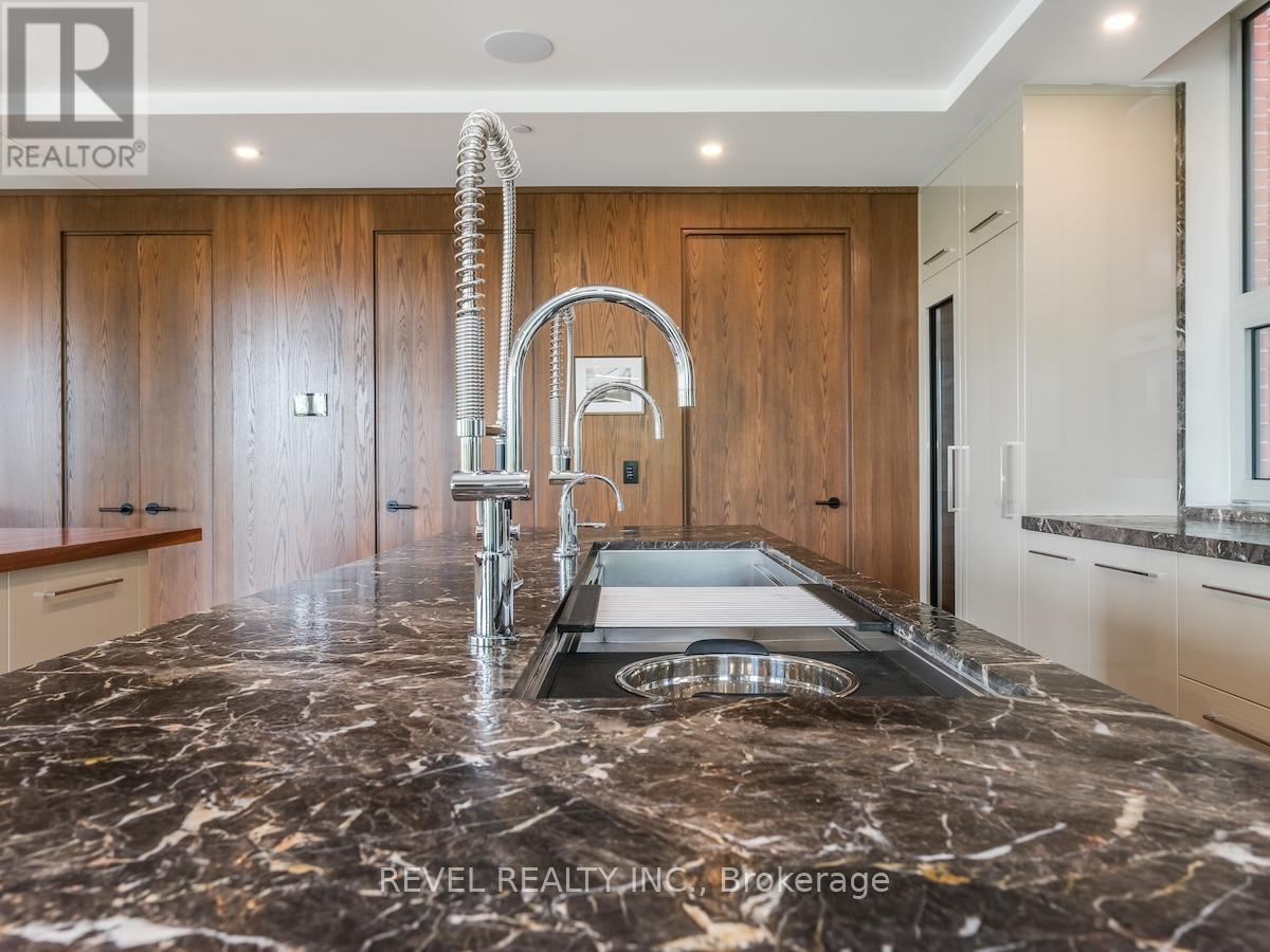 205 - 1 Fifth Avenue