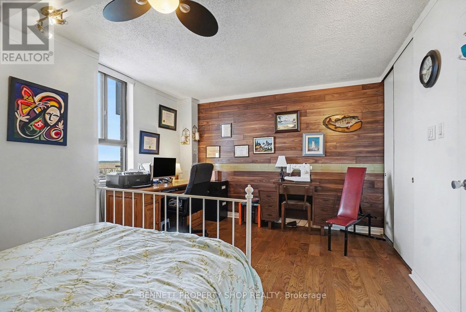 1402 - 505 St Laurent Boulevard