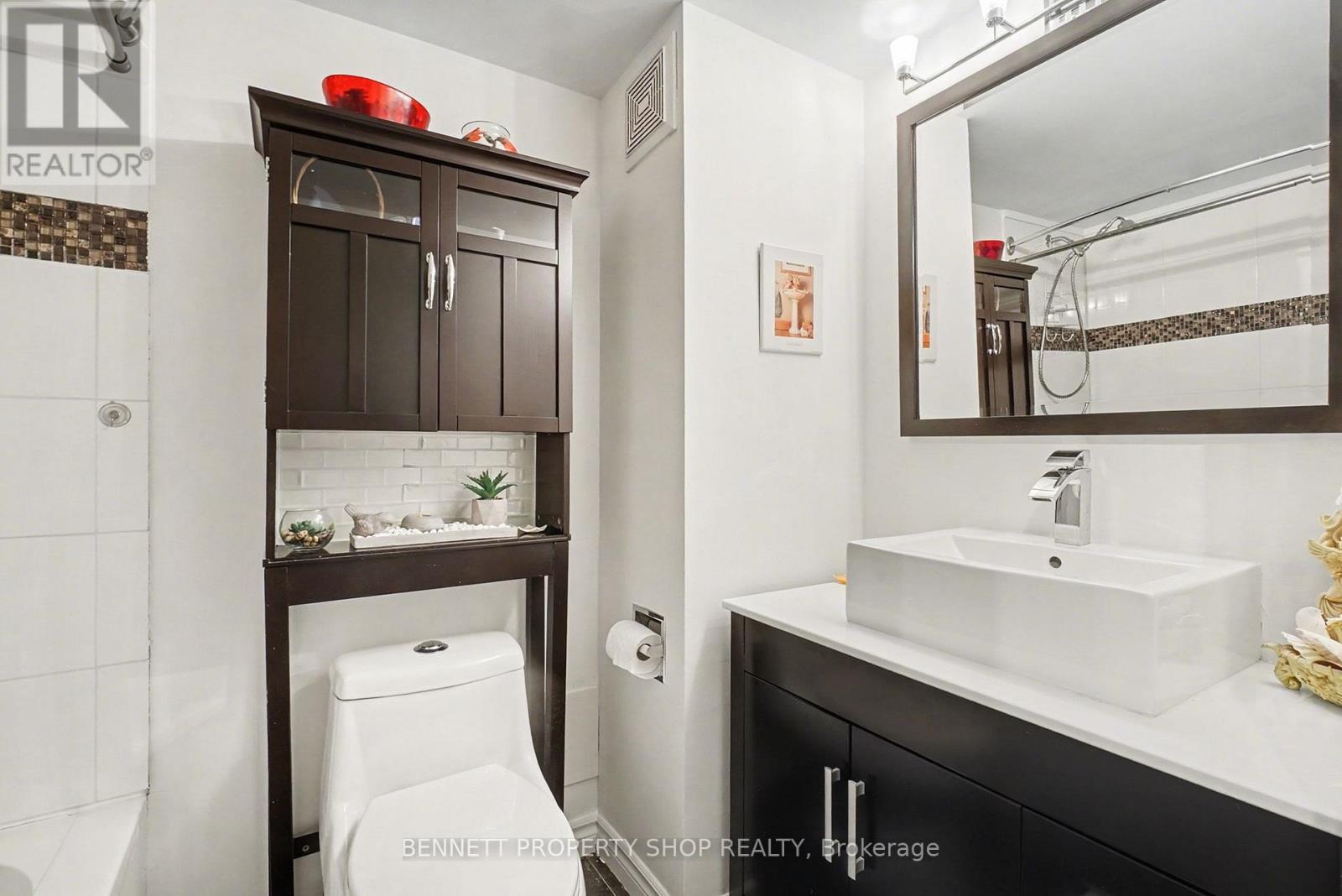 1402 - 505 St Laurent Boulevard