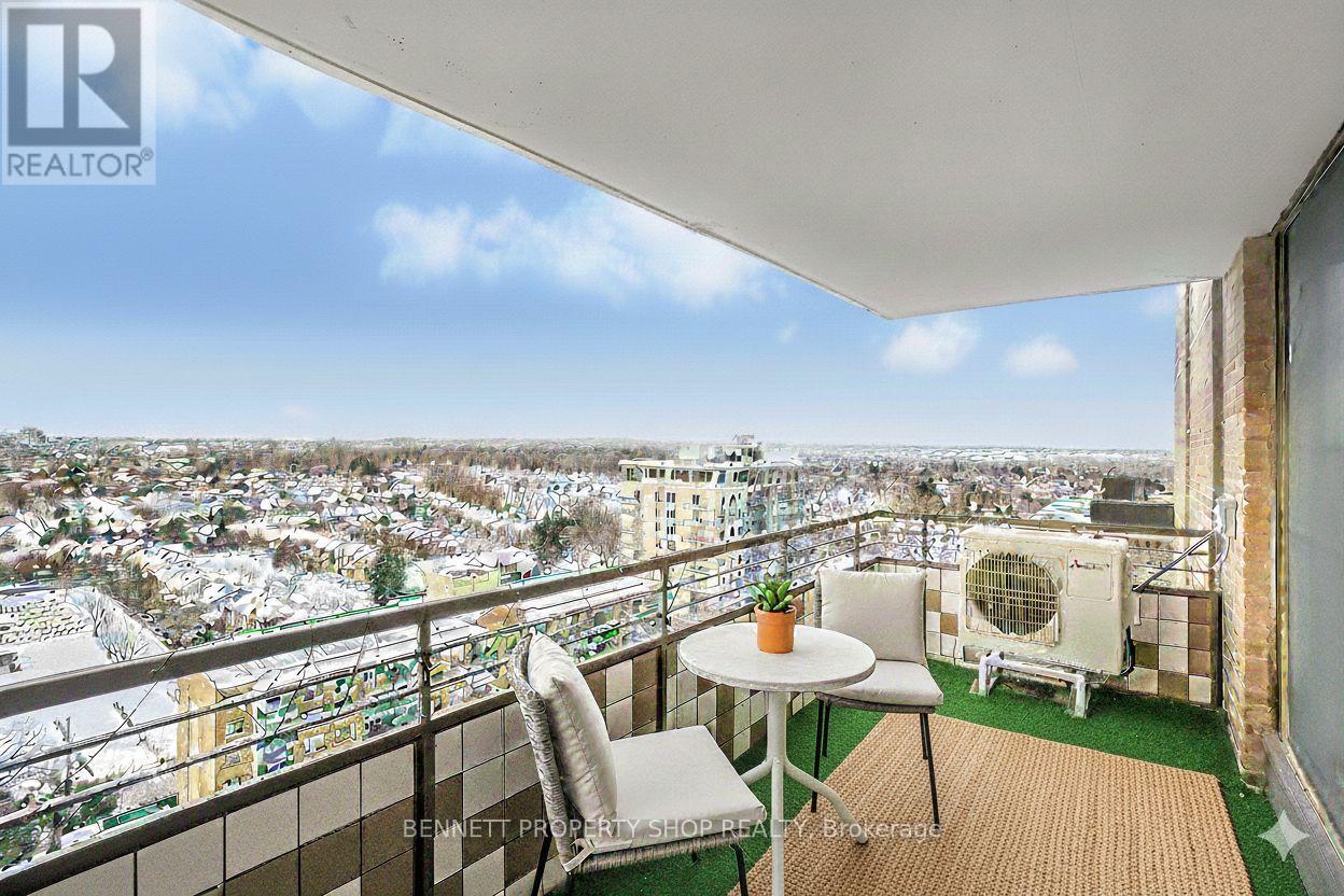 1402 - 505 St Laurent Boulevard