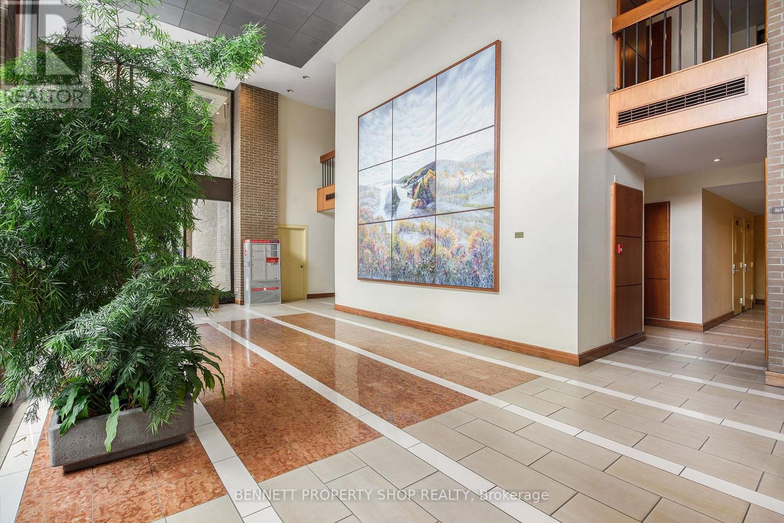 1402 - 505 St Laurent Boulevard