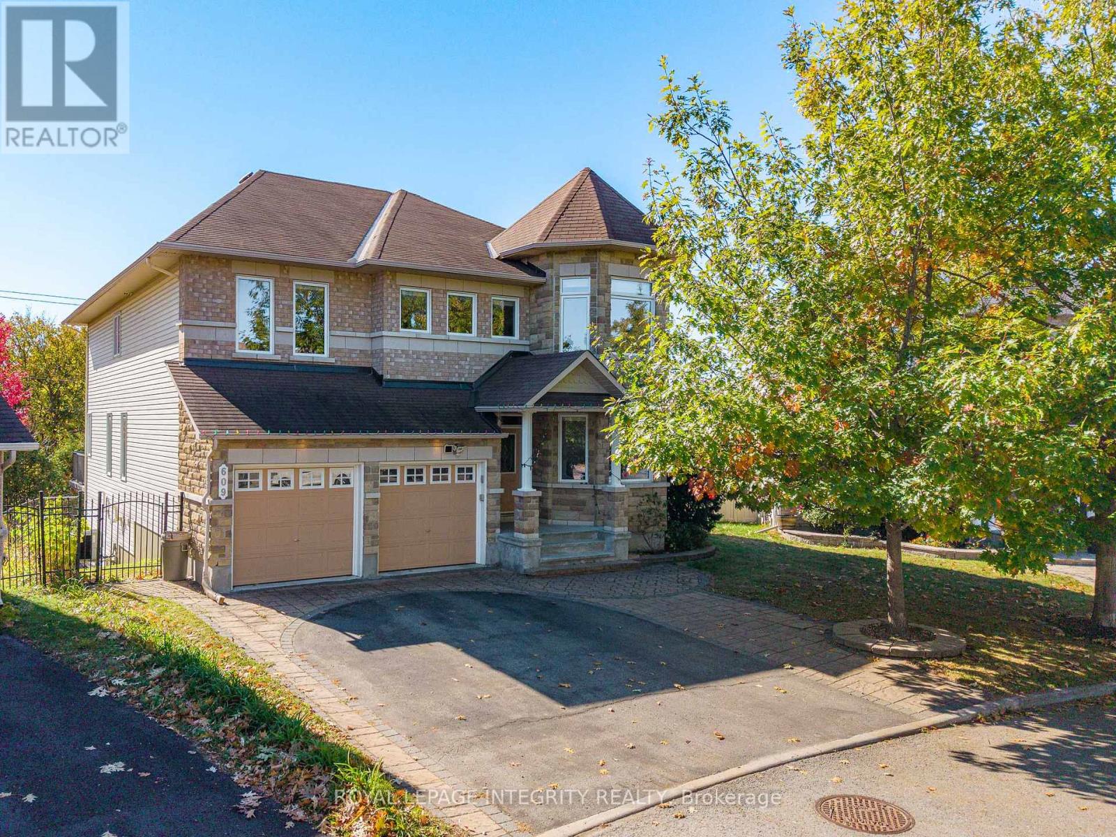 609 New Liskeard Crescent