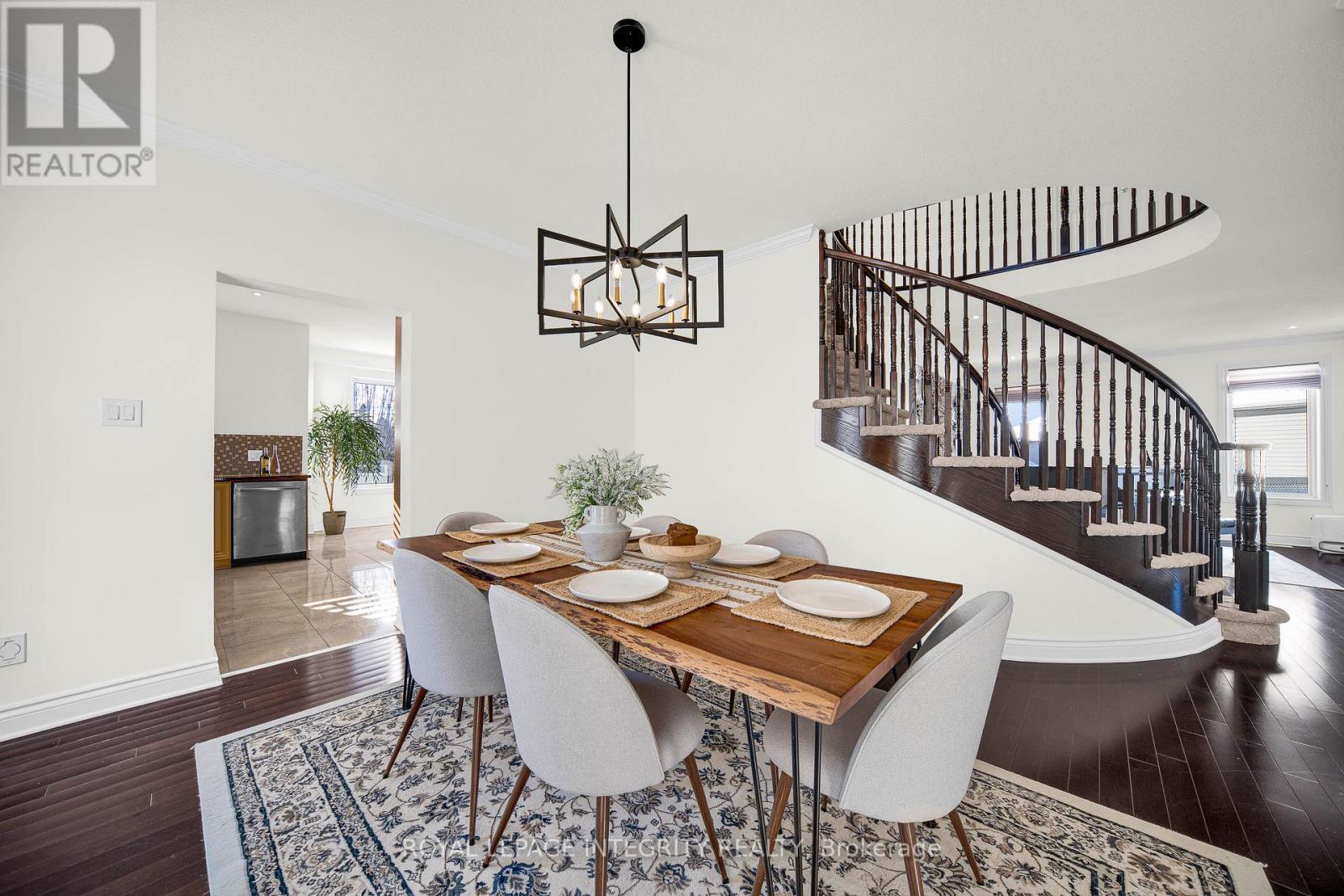 609 New Liskeard Crescent