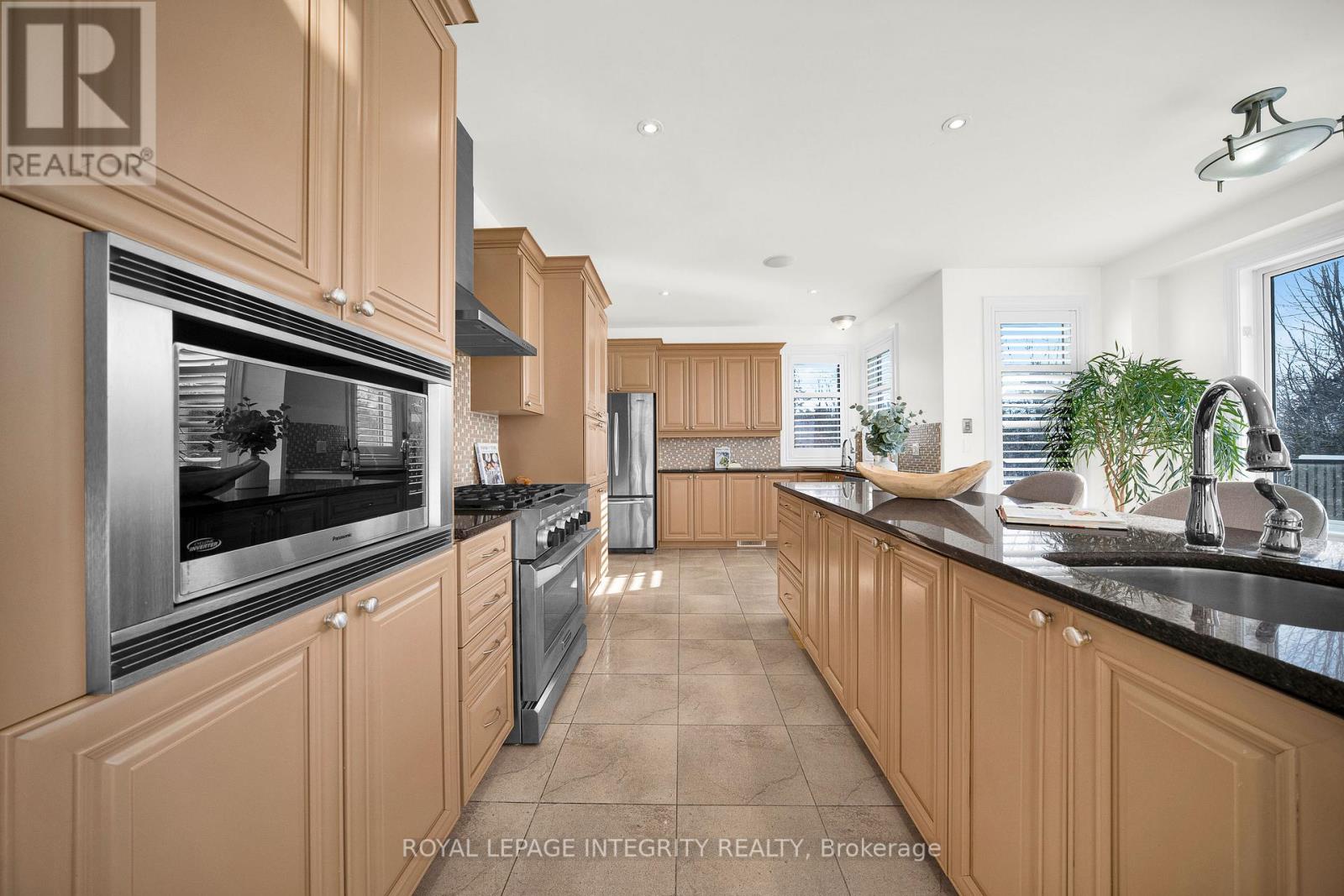 609 New Liskeard Crescent