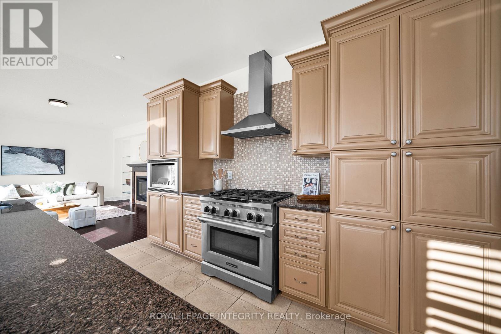 609 New Liskeard Crescent