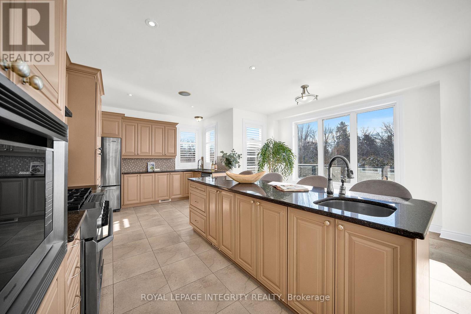 609 New Liskeard Crescent