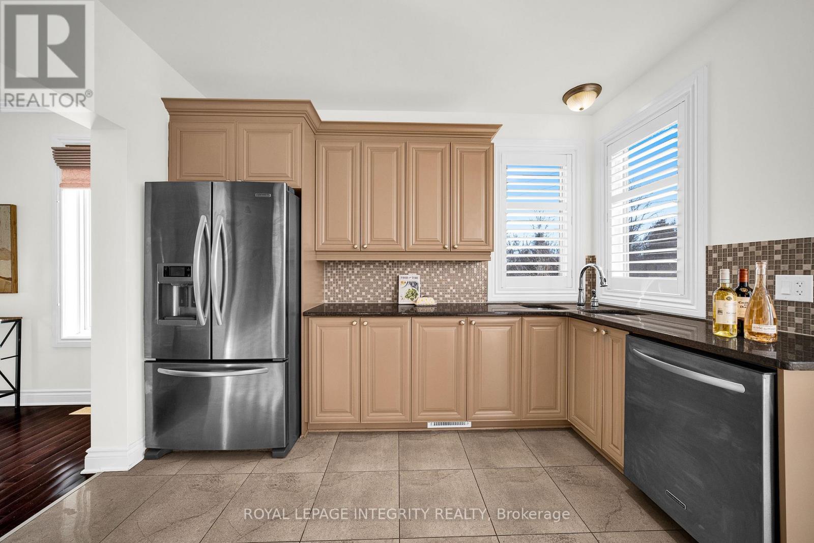 609 New Liskeard Crescent