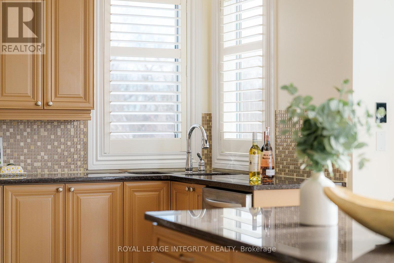 609 New Liskeard Crescent