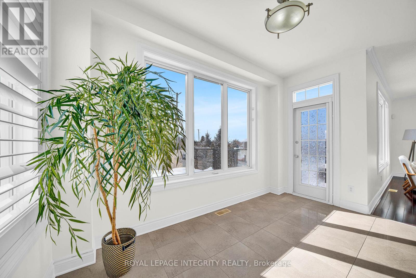 609 New Liskeard Crescent