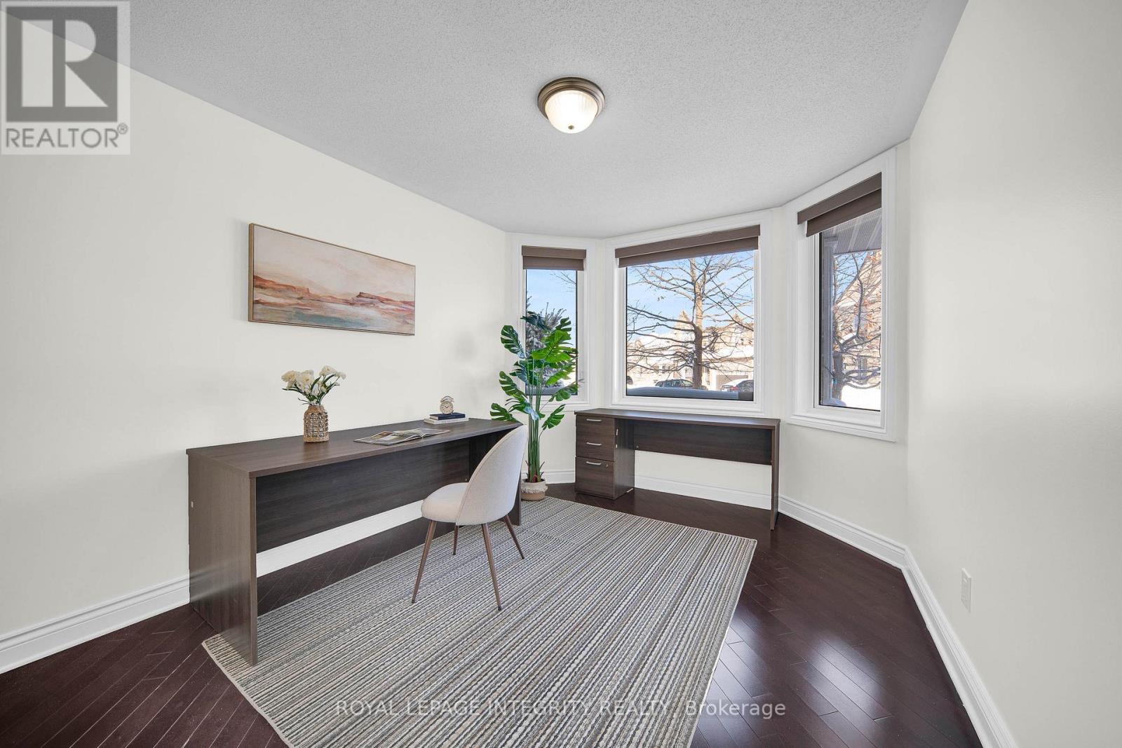 609 New Liskeard Crescent